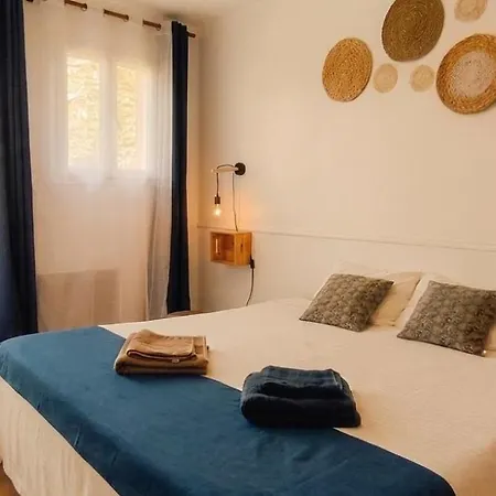 Les Busserolles فندق مبيت وإفطار 3*